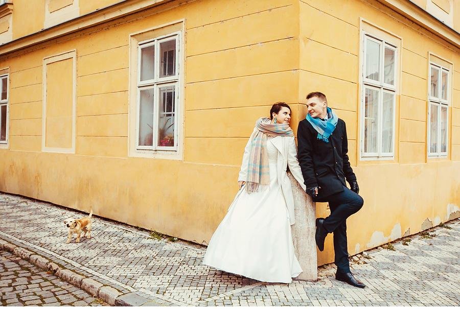 Winter pre-wedding in Prague