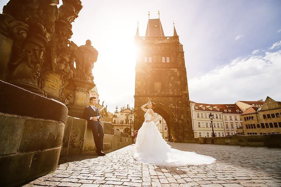 Pre-wedding photo-shoot in Prague