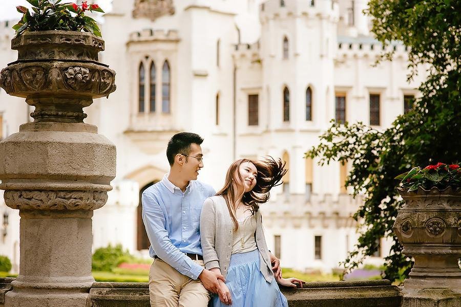 Pre-wedding photoshoot in a castle