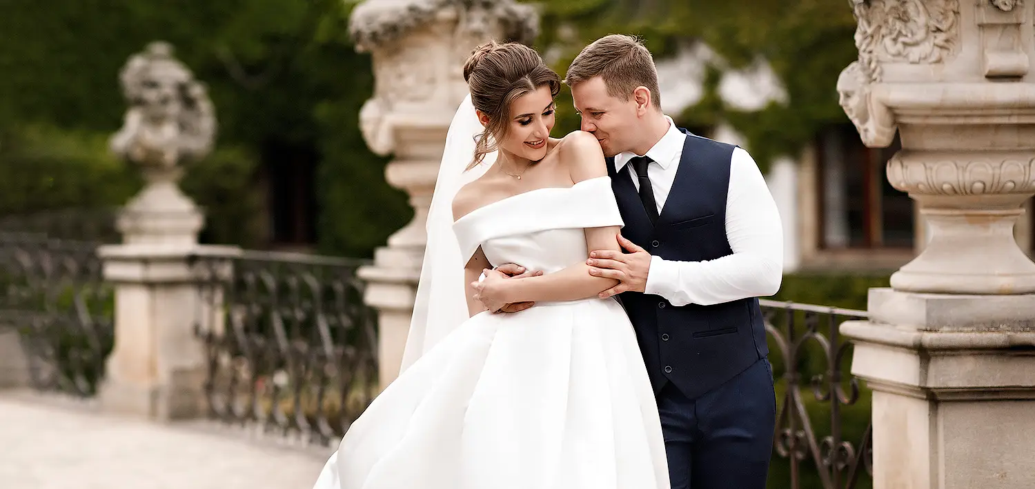 Prague Wedding Photographer : Weddings, Couples, Portraits.